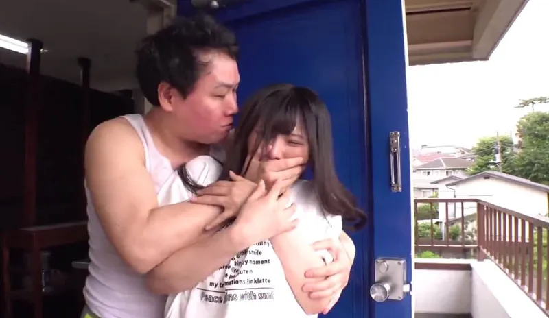 Tình đầu của tôi đã bị gã cạnh nhà xoạc tơi tả