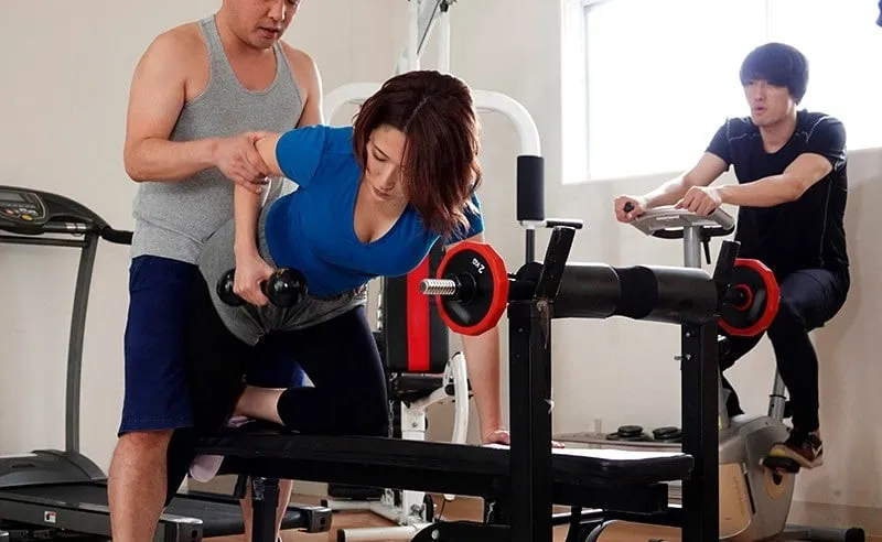 ông xã phát hiện cô vợ ngoại tình với huấn luyện viên thể hình