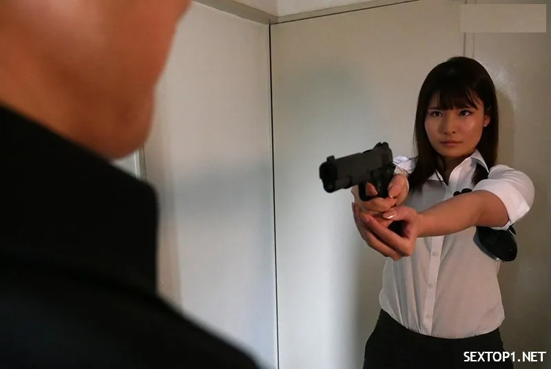 Nữ cai ngục bị tù nhân ép làm tình tập thể