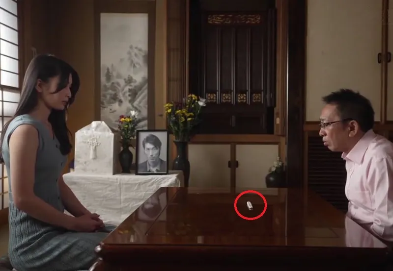 Một ngày sau tang lễ gã chồng, người yêu của con trai đã bị bố gã chồng ép trả bài không bao đến mang thai