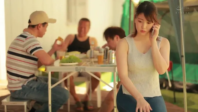 ông chồng khờ để vợ yêu tham gia sự kiện cắm trại với mấy gã nhà sát bên và cái kết