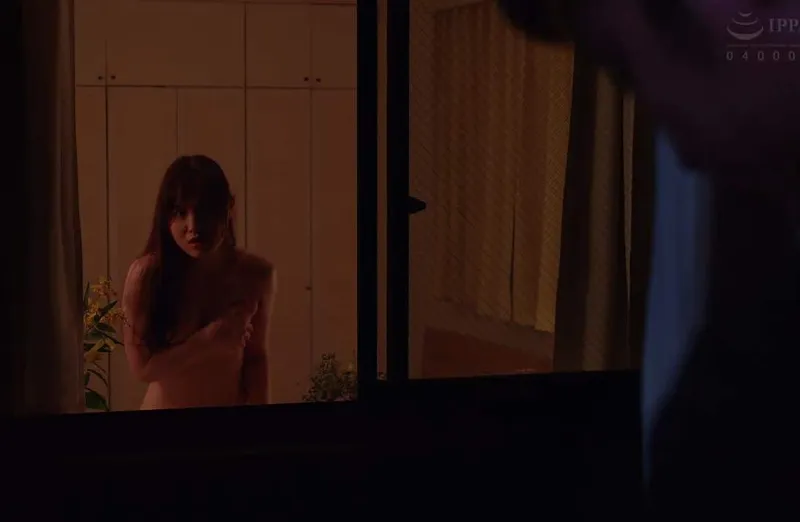 Em gái hàng xóm anh xã ông xã nhà kề bên thường xuyên thay đồ ở ngay cửa sổ