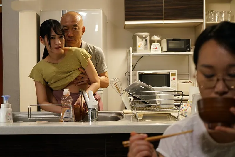 ông xã chịch con gái riêng của vợ khi biết người vợ không thể sinh con cho mình