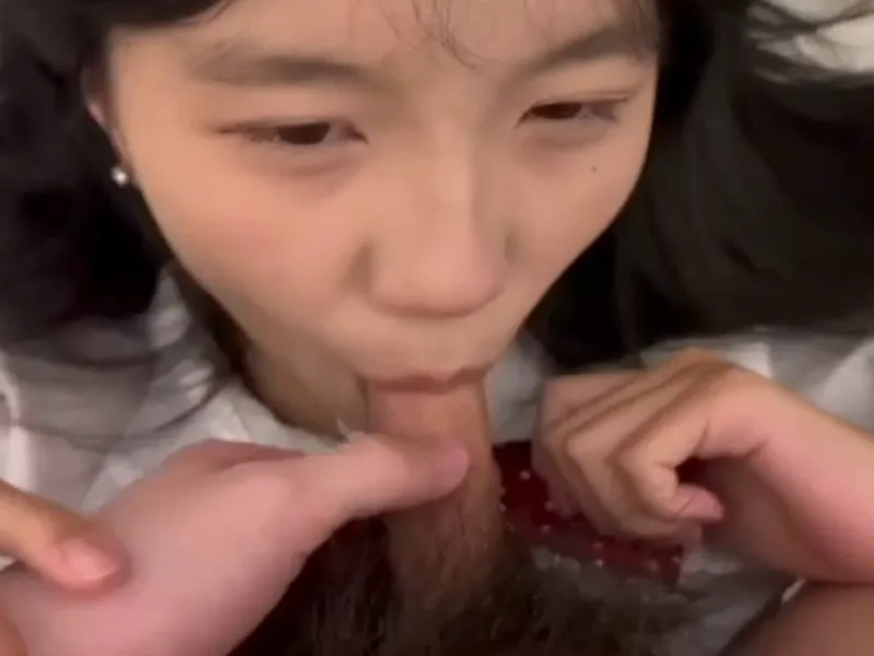 Em loli dễ thương liếm buồi biến em thành con em đào dâm dục p2
